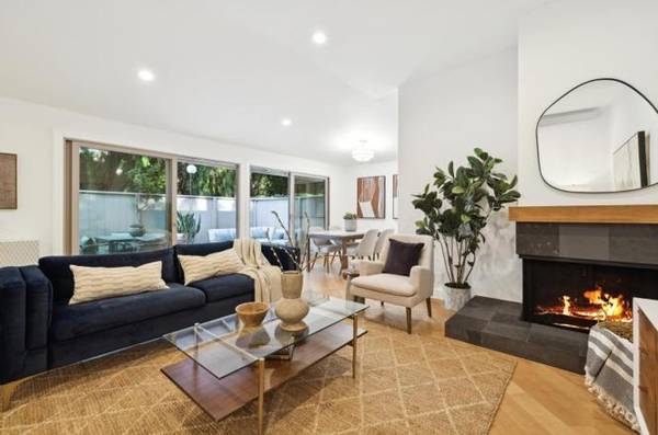 1BR/1BA Condo on W Middlefield Rd · Mountain View photo 2