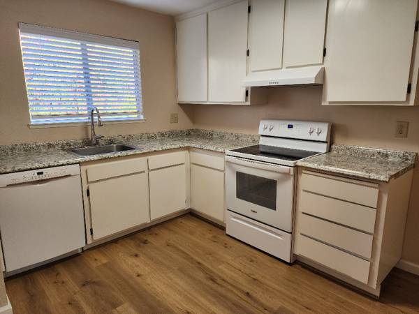 3BR/1BA Duplex on Pope Dr · Vallejo photo 5