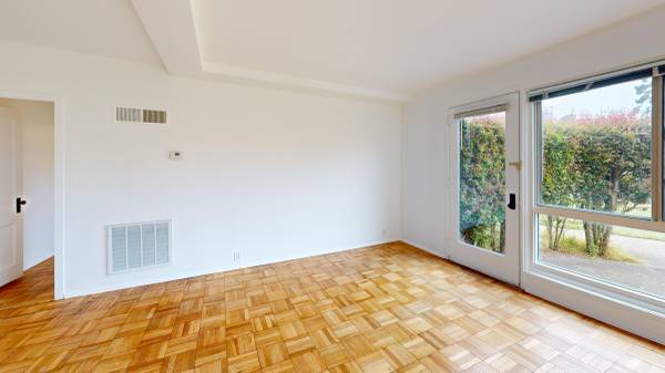 1BR/1BA Townhouse on Gonzalez Drive · San Francisco photo 2