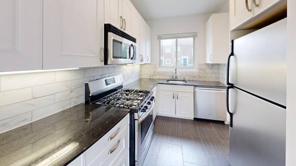 1BR/1BA Townhouse on Gonzalez Drive · San Francisco photo 3