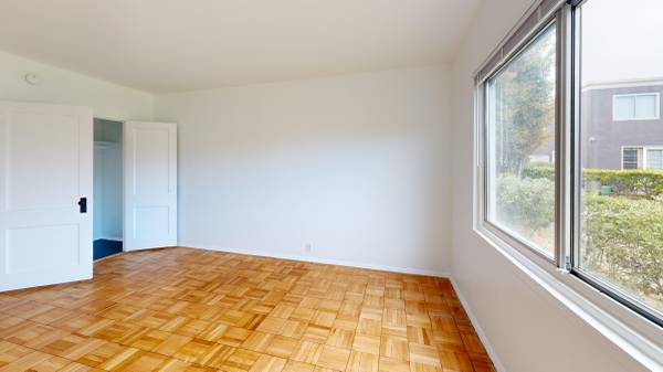 1BR/1BA Townhouse on Gonzalez Drive · San Francisco photo 4