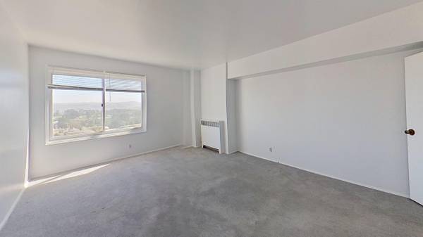 1BR/1BA Apartment on Gonzalez Drive Apartment 12f · San Francisco photo 3