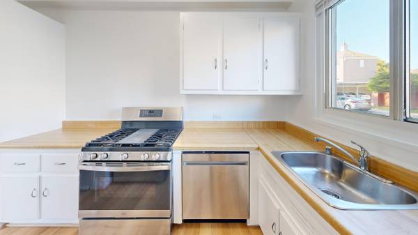 2BR/1BA Townhouse on Vidal Drive · San Francisco photo 3