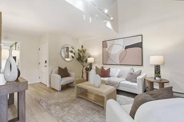 1BR/1BA Condo on Cypress Point Dr · Mountain View photo 3