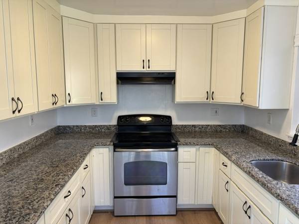 2BR/1BA Apartment · Oakland photo 5
