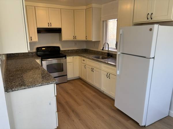 2BR/1BA Apartment · Oakland photo 3