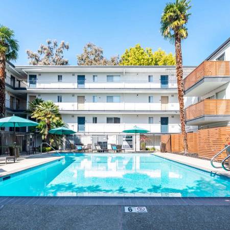 Apartments on Whipple Ave · Redwood City photo 2