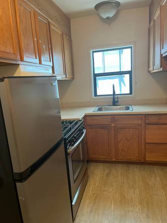 2BR/1BA Apartment · Oakland photo 3