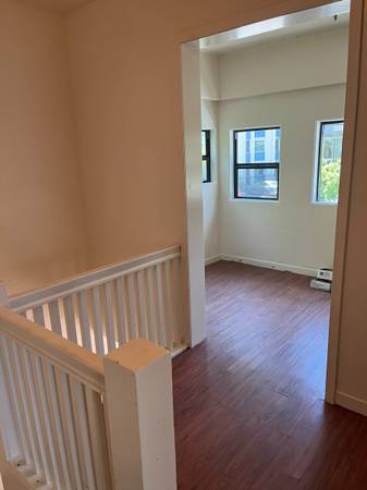 2BR/1BA Apartment · Oakland photo 2