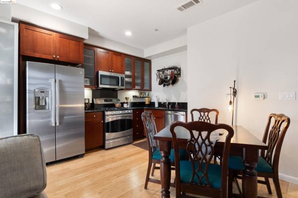 1BR/1BA Condo · Emeryville photo 4