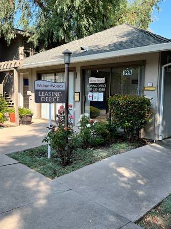 Apartments on Walnut St · Napa photo 5