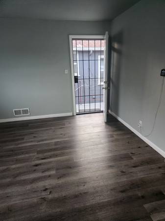 2BR/1BA Apartment · Oakland photo 2