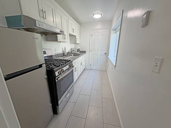 Updated 2 Bed / 1.5 Bath Townhome – In-unit Washer &amp; Dryer + Garage Parking – $2,800/month photo 4