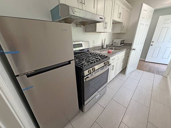 Updated 2 Bed / 1.5 Bath Townhome – In-unit Washer &amp; Dryer + Garage Parking – $2,800/month photo 3