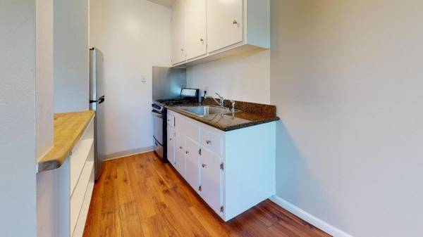 Apartments on Kingston Ave · Oakland photo 5
