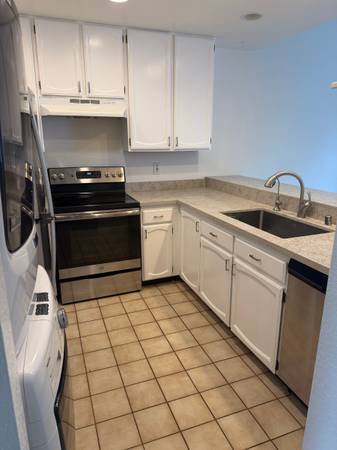 3BR/1BA Condo on Leotar Circle · Santa Cruz photo 5
