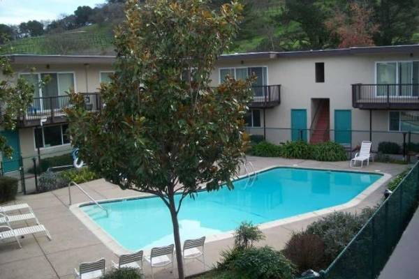 2BR/2BA Apartment · San Rafael photo 2