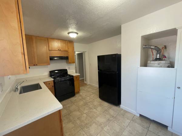 2BR/1BA Apartment on 98th Ave Ct · Oakland photo 3