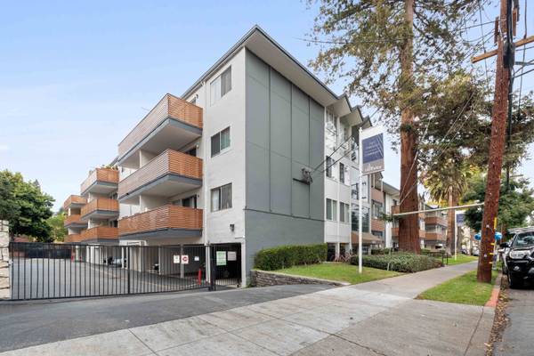 Apartments on Whipple Ave · Redwood City photo 3