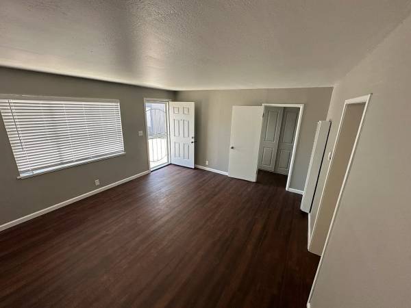 2BR/1BA Apartment · Berkeley photo 2