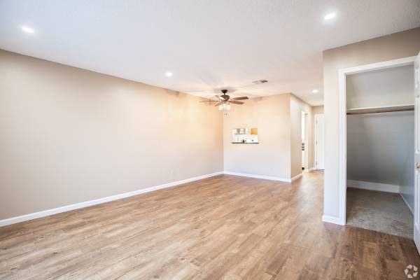 2BR/2BA Townhouse · Pleasanton photo 5