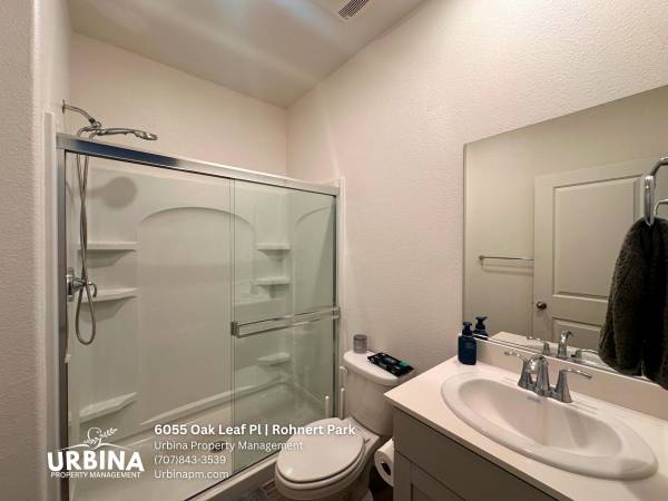4BR/3BA Single Family House on Oak Leaf Pl · Rohnert Park photo 3