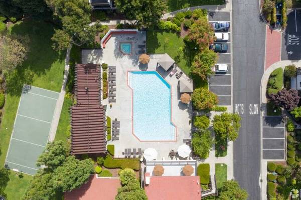 Condos on Paseo Padre Parkway · Union City photo 3