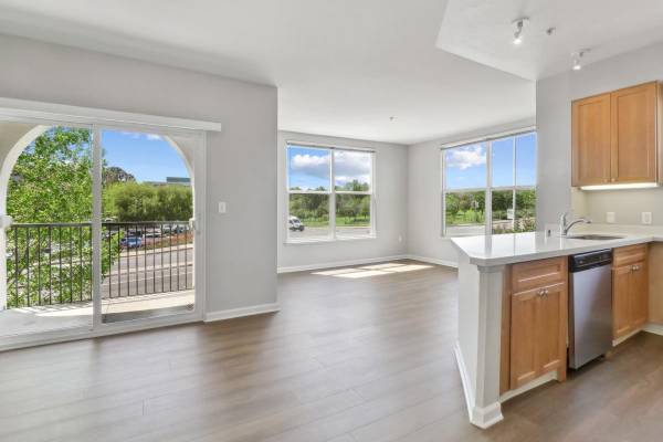 Apartments on Coggins Dr · Walnut Creek