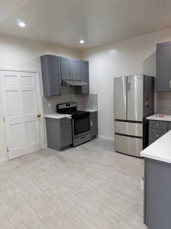 3BR/2BA Apartment on International Blvd · Oakland photo 4