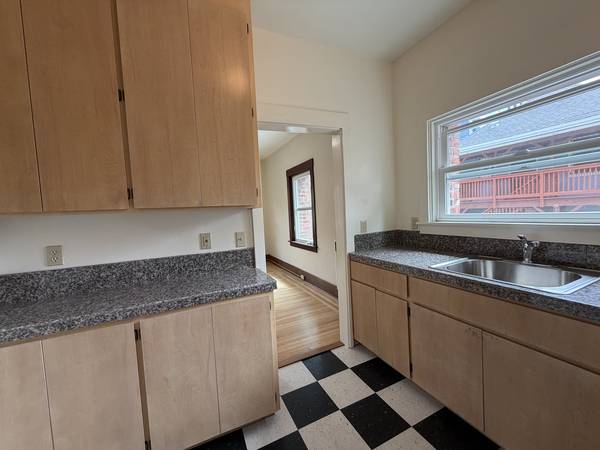 0BR/1BA Apartment · Oakland photo 4
