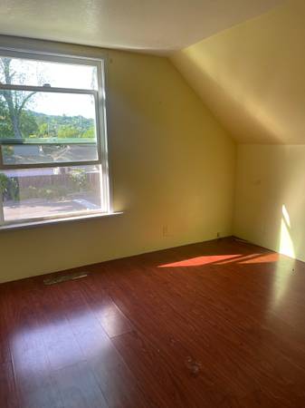 3BR/2BA Single Family House · Cloverdale photo 5