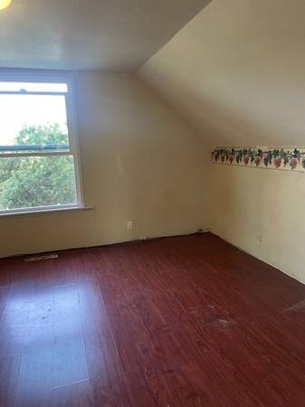 3BR/2BA Single Family House · Cloverdale photo 4