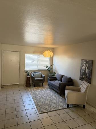 2BR/1BA Apartment · Oakland photo 3