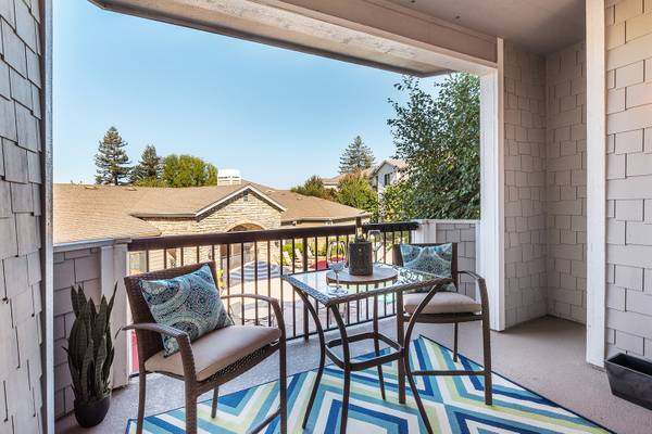 Vineyard Creek Apartments photo 2