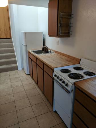 1BR/1BA Townhouse · Oakland photo 2