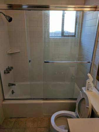 1BR/1BA Townhouse · Oakland photo 4