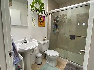 2BR/1BA Apartment on Lawton St · San Francisco photo 5