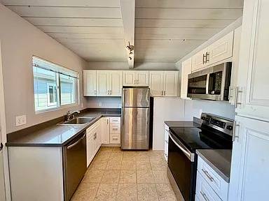 2BR/1BA Apartment on Vicente · Oakland photo 5