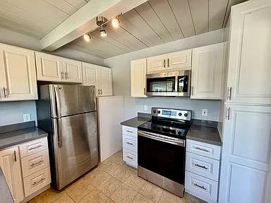 2BR/1BA Apartment on Vicente · Oakland photo 2