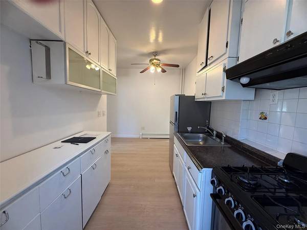 Oakwood Apartments photo 2