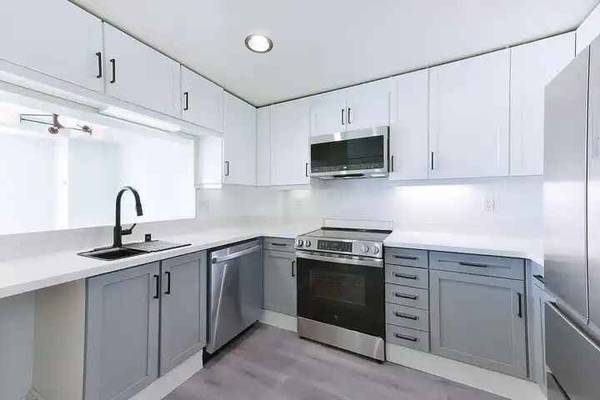 1700 California St Residential photo 2