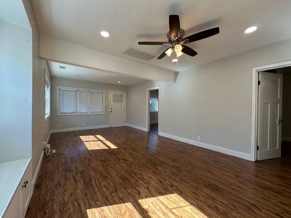 2BR/2BA Single Family House on E Saint James St · San Jose photo 3