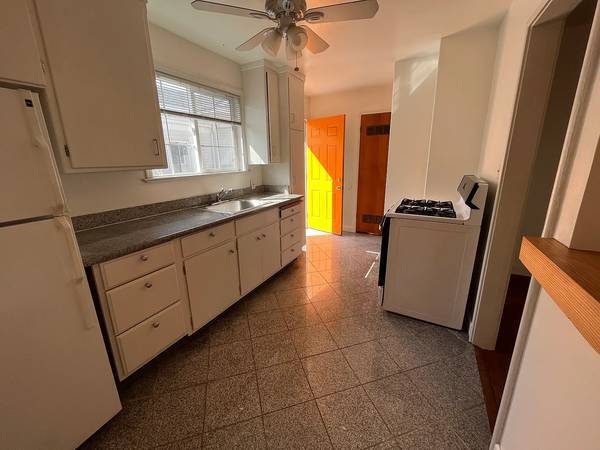 1BR/1BA Apartment on 12th Ave · Oakland photo 5