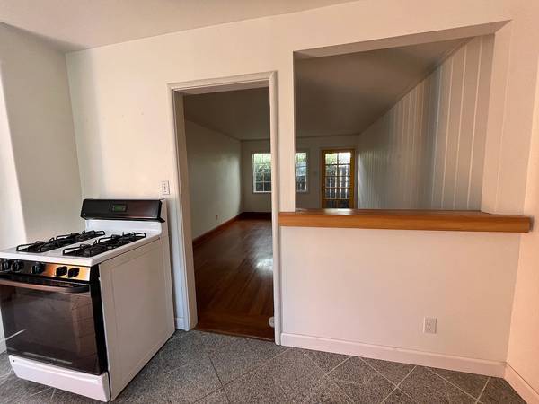 1BR/1BA Apartment on 12th Ave · Oakland photo 3