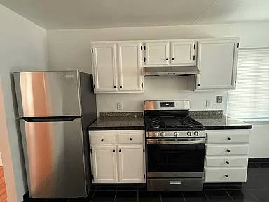 1BR/1BA Apartment · Oakland photo 4