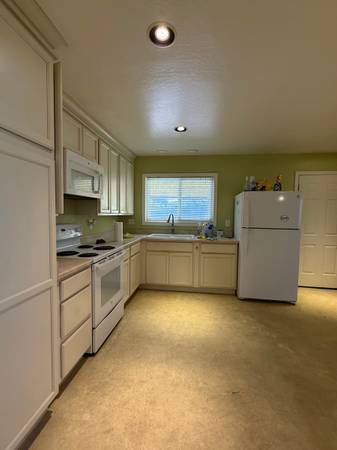 3BR/1BA Single Family House on Trinity Ct · Pittsburg photo 5
