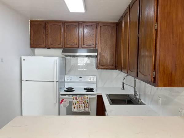 2BR/1BA Apartment on 8th St · Oakland photo 2