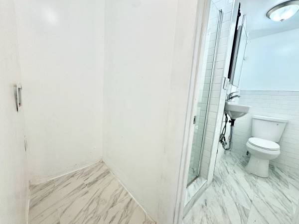 2BR/1BA Apartment · New York photo 4