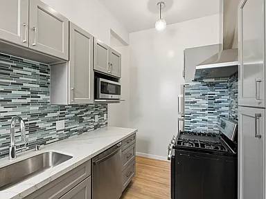 2BR/1BA Apartment · San Francisco photo 2