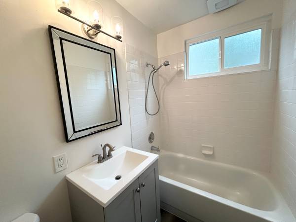 2BR/1BA Apartment · San Francisco photo 4